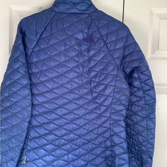 The North Face Women's Blue Puffer Jacket - Picture 2 of 5
